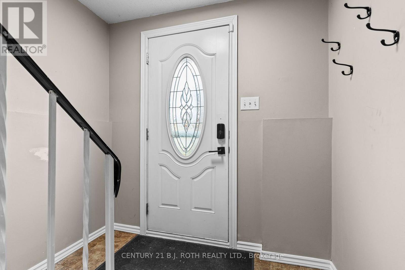 14 Innisfil Street, Barrie, Ontario  L4N 3C9 - Photo 4 - S13656542