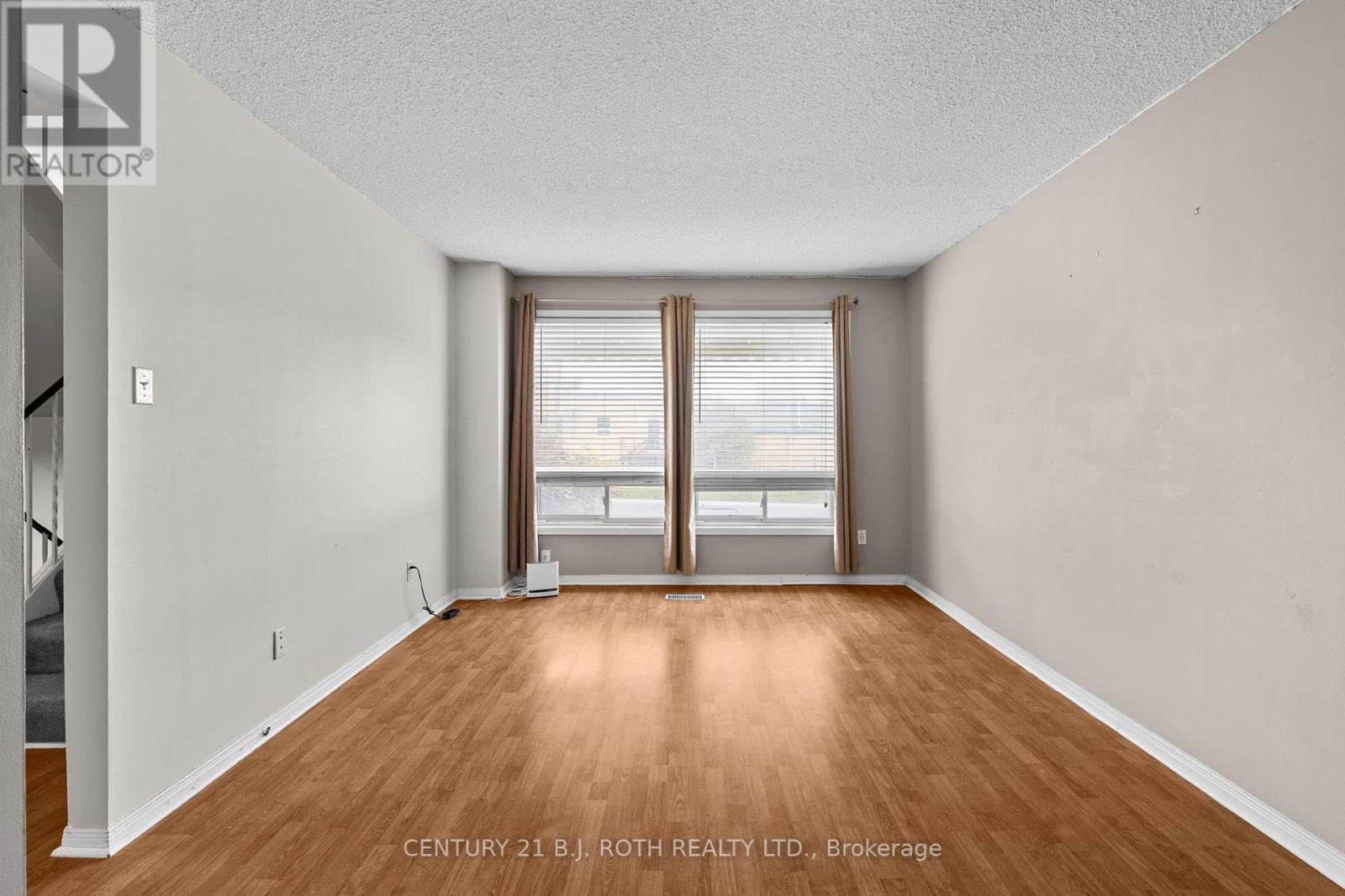 14 Innisfil Street, Barrie, Ontario  L4N 3C9 - Photo 5 - S13656542