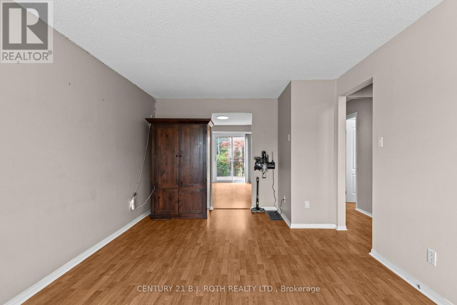 14 Innisfil Street, Barrie, Ontario  L4N 3C9 - Photo 6 - S13656542