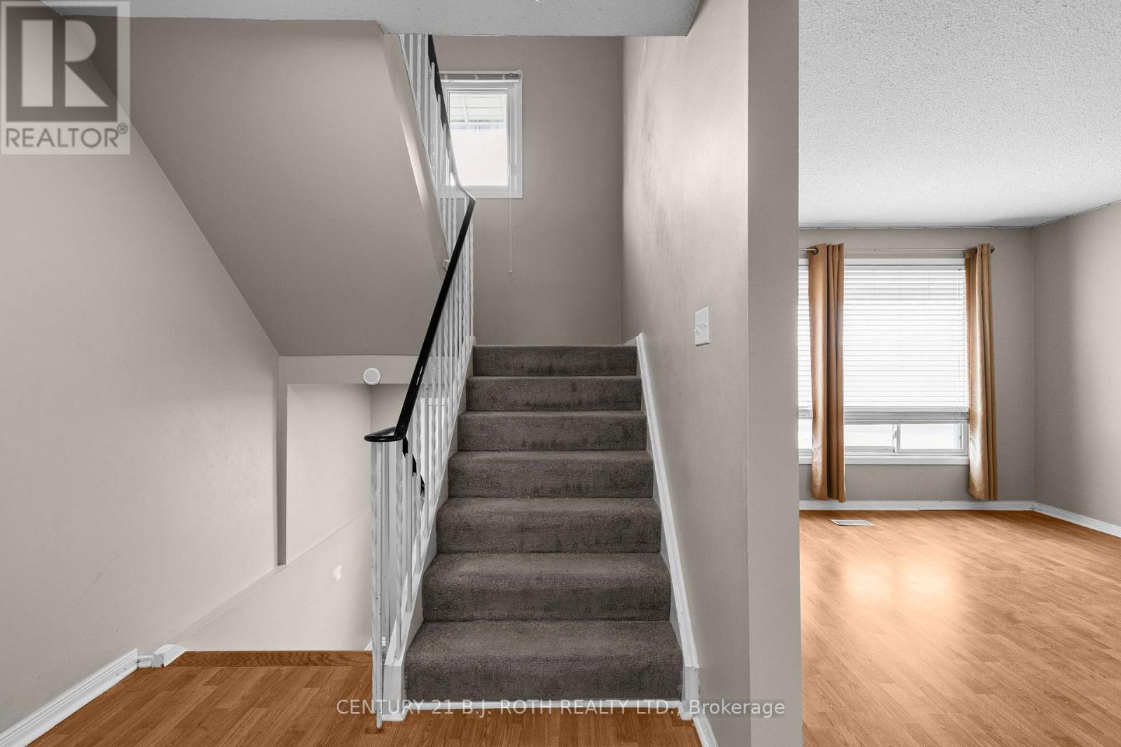 14 Innisfil Street, Barrie, Ontario  L4N 3C9 - Photo 7 - S13656542