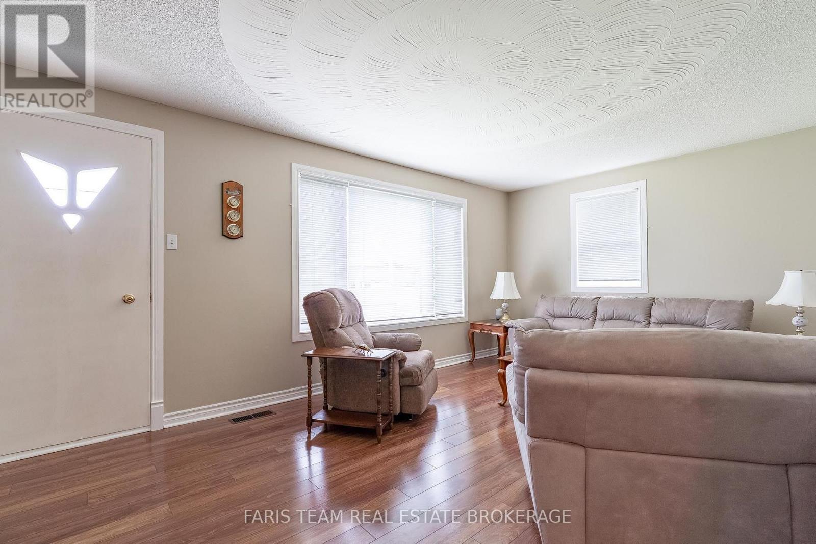 207 Warnica Road, Barrie (Painswick North), Ontario L4N 3Z2 - Photo 8 - S13656676