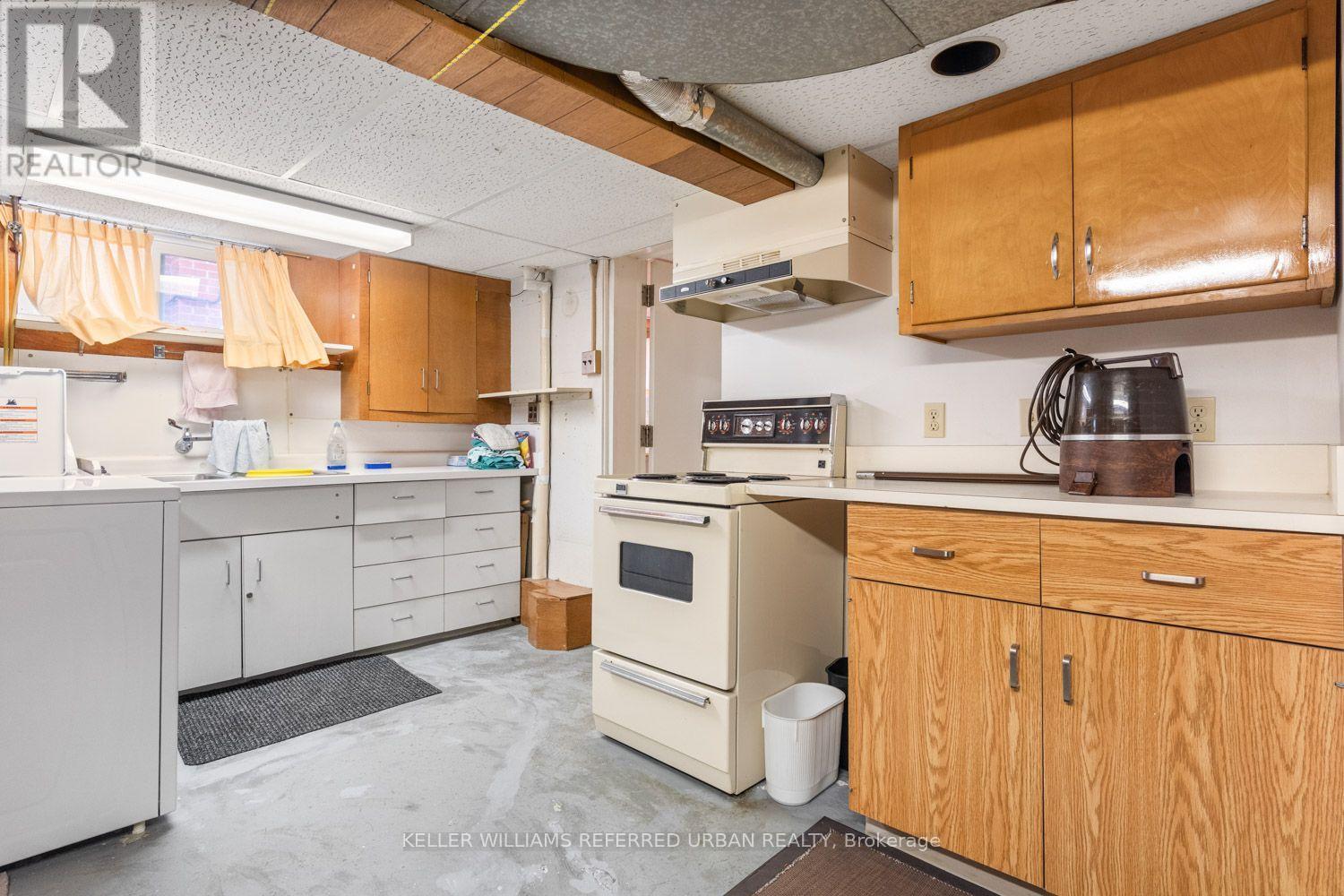 114 Gracefield Avenue, Toronto, Ontario  M6L 1L1 - Photo 29 - W13656514