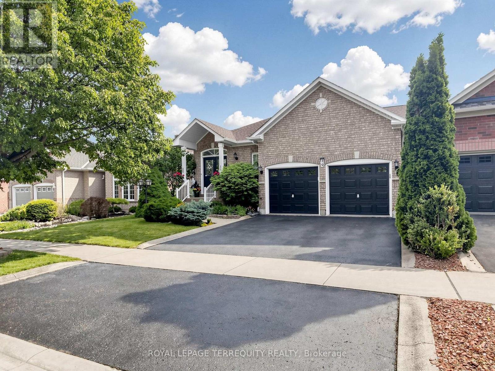 19 JOHNSON CRESCENT, Halton Hills, Ontario