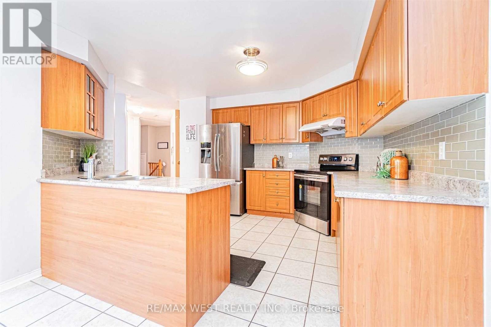 37 Charleswood Circle, Brampton, Ontario L7A 1Z1 - Photo 11 - W13656696