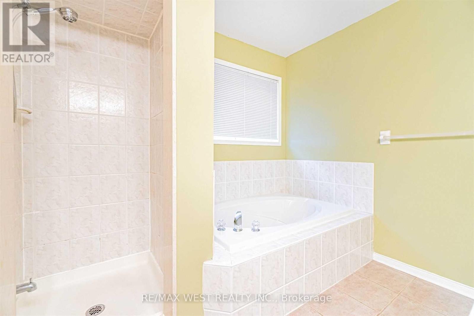 37 Charleswood Circle, Brampton, Ontario L7A 1Z1 - Photo 14 - W13656696