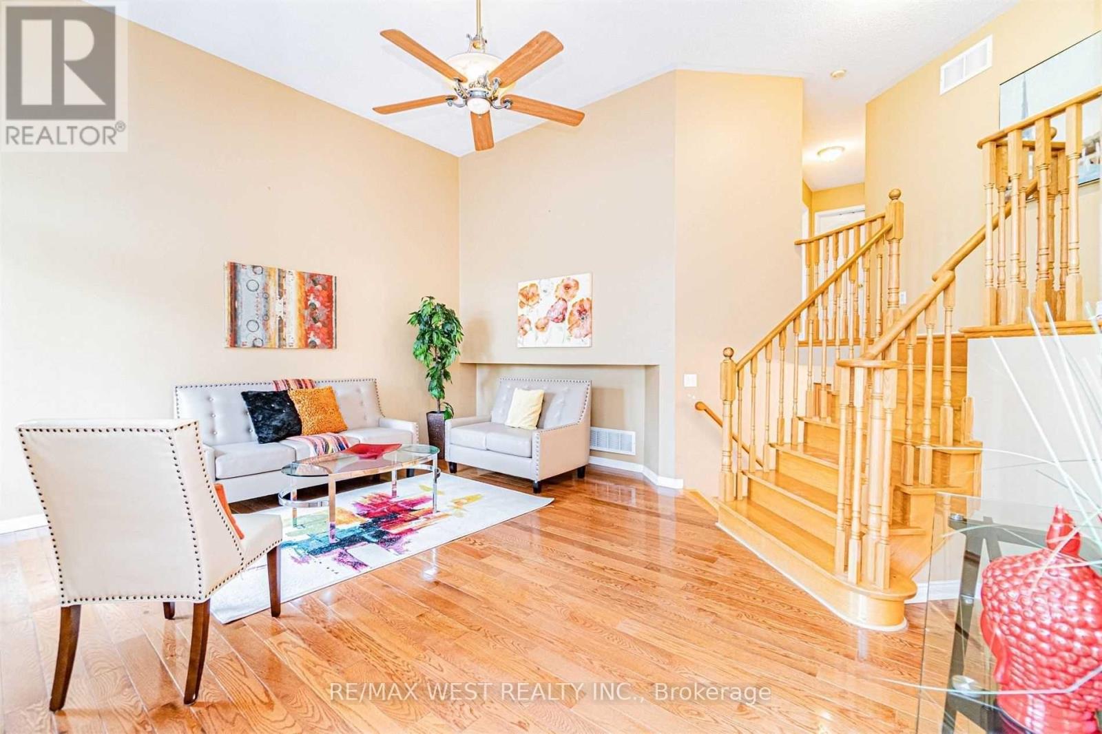 37 Charleswood Circle, Brampton, Ontario L7A 1Z1 - Photo 5 - W13656696