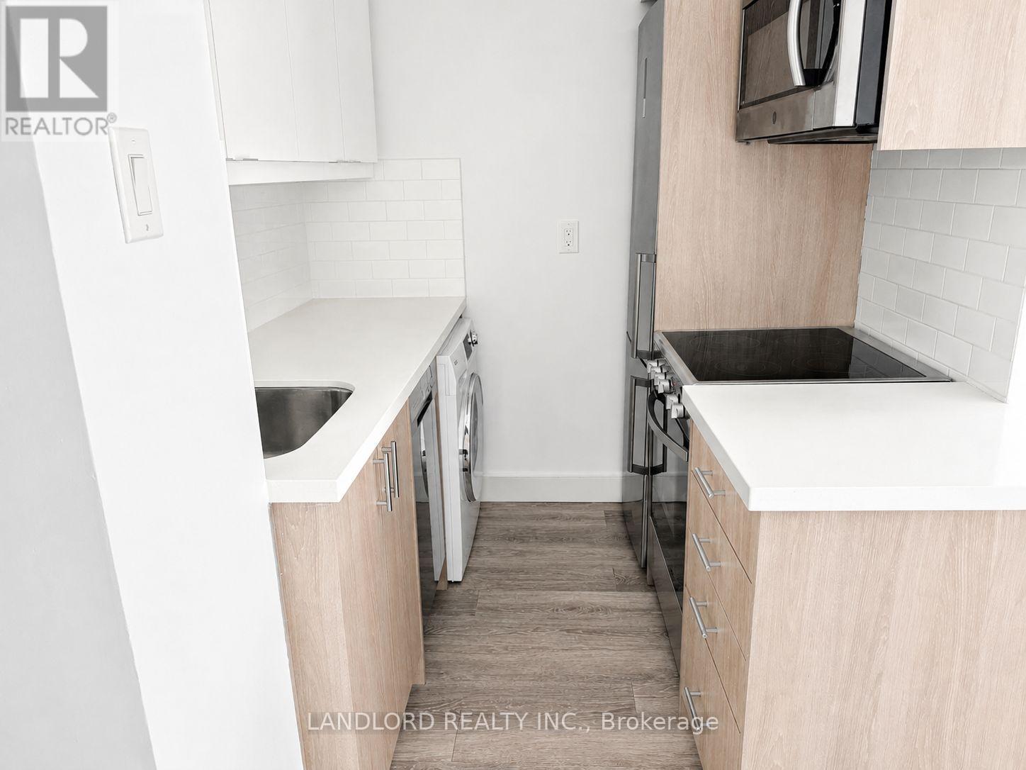 31 - 140 Springhurst Avenue, Toronto, Ontario M6K 1C1 - Photo 2 - W13652194