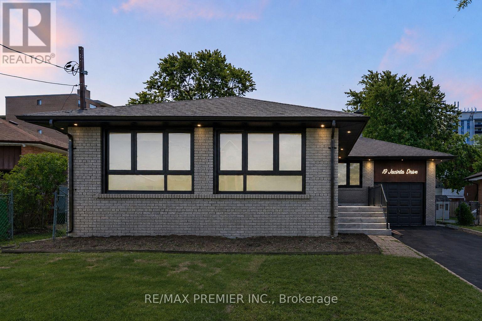 19 JACINTA DRIVE, Toronto, Ontario