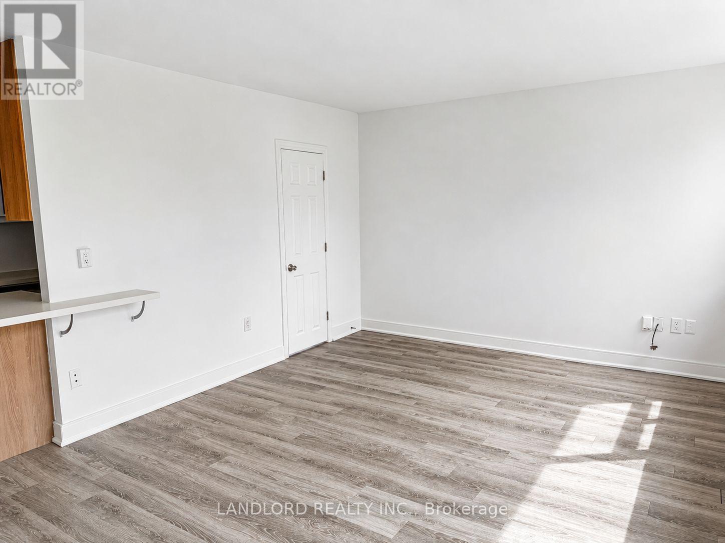 31 - 140 Springhurst Avenue, Toronto, Ontario M6K 1C1 - Photo 3 - W13652194