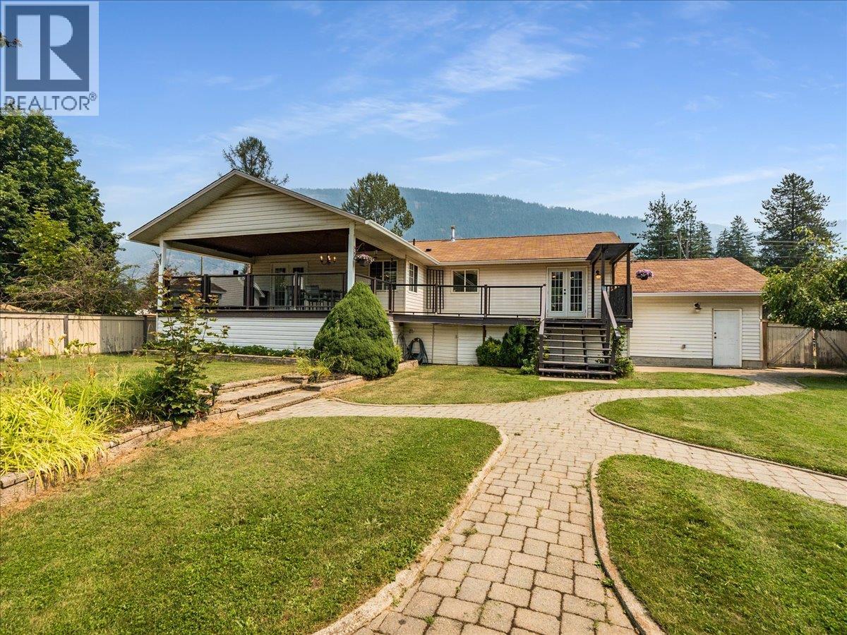 1328 GLENDALE Avenue, Salmo, British Columbia