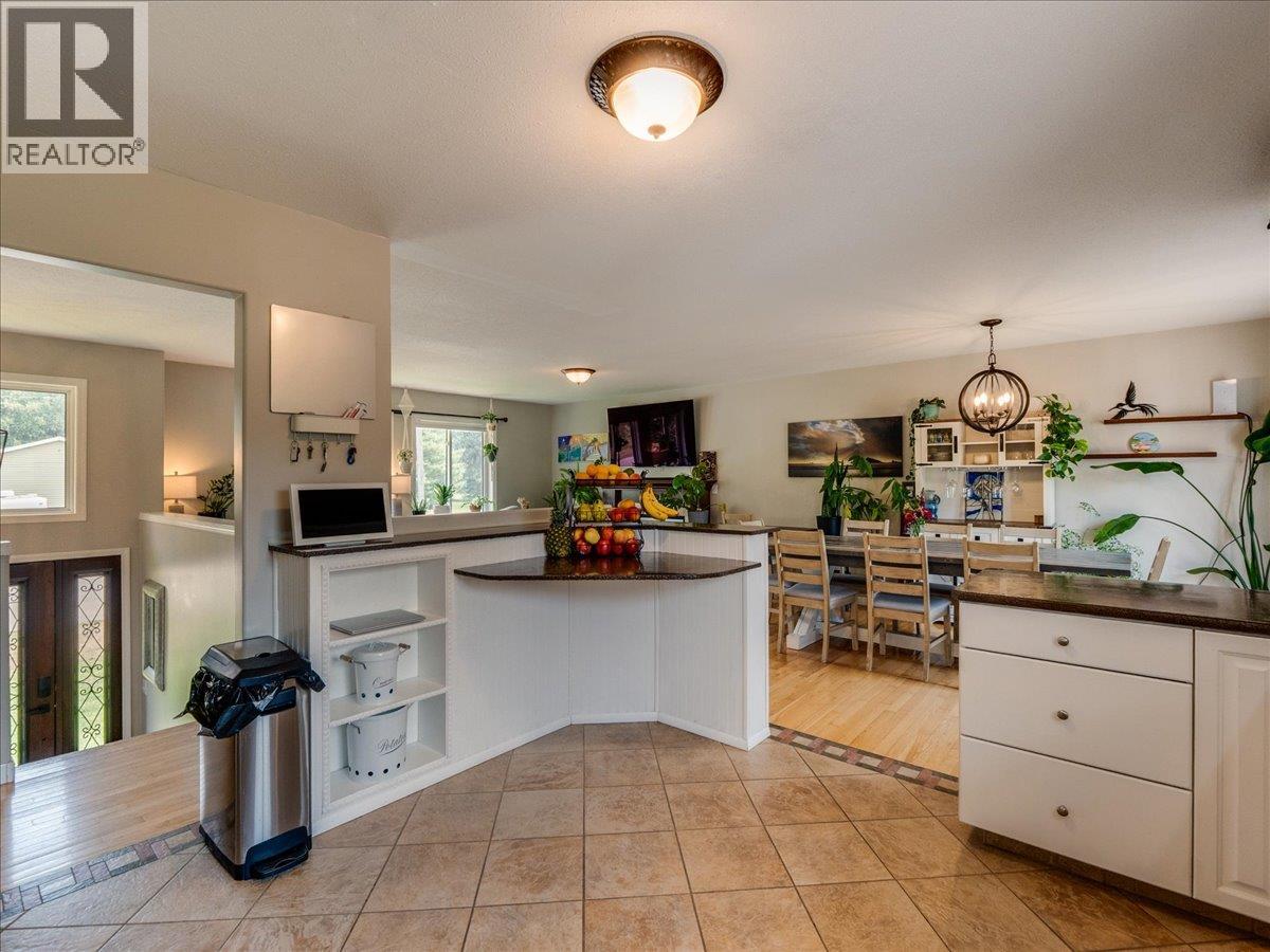 1328 Glendale Avenue, Salmo, British Columbia  V0G 1Z0 - Photo 12 - 10396699
