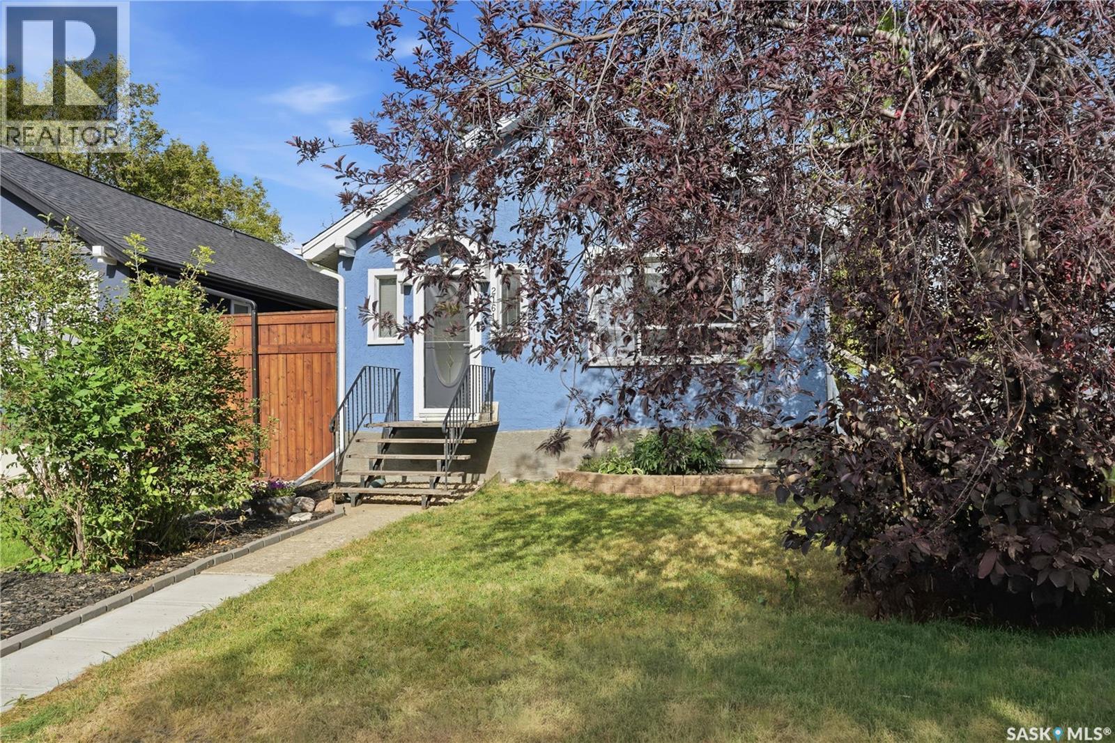 2161 Queen Street, Regina, Saskatchewan  S4T 4C4 - Photo 2 - SK045084