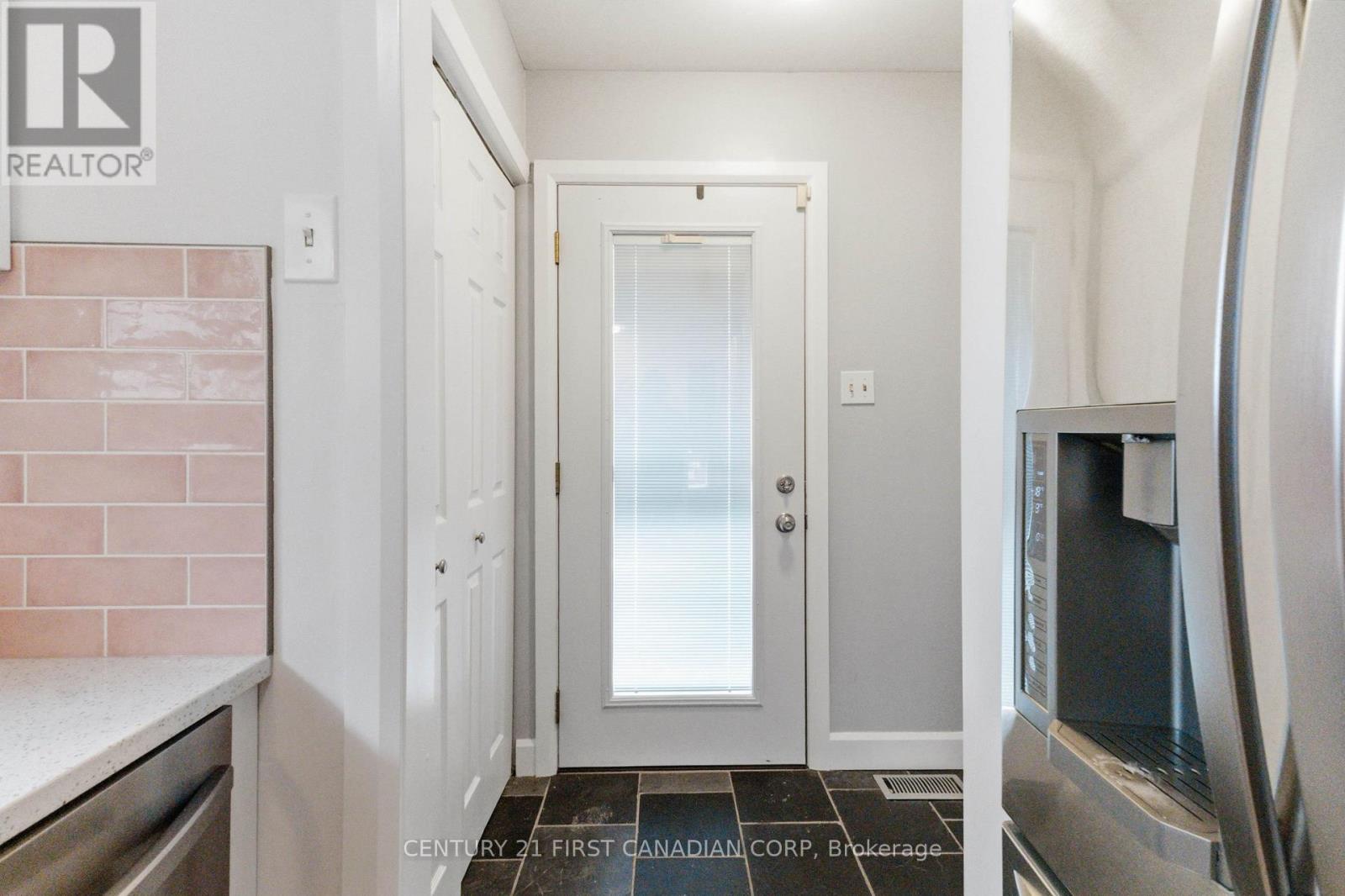 436 Ferndale Avenue, London South, Ontario  N6C 2Z1 - Photo 5 - X13656832