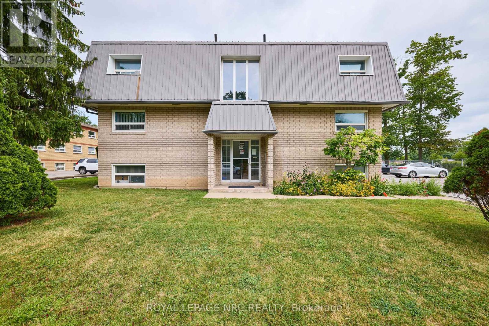 15 - 90 Woodlawn Road, Welland, Ontario  L3C 3J5 - Photo 1 - X13656918