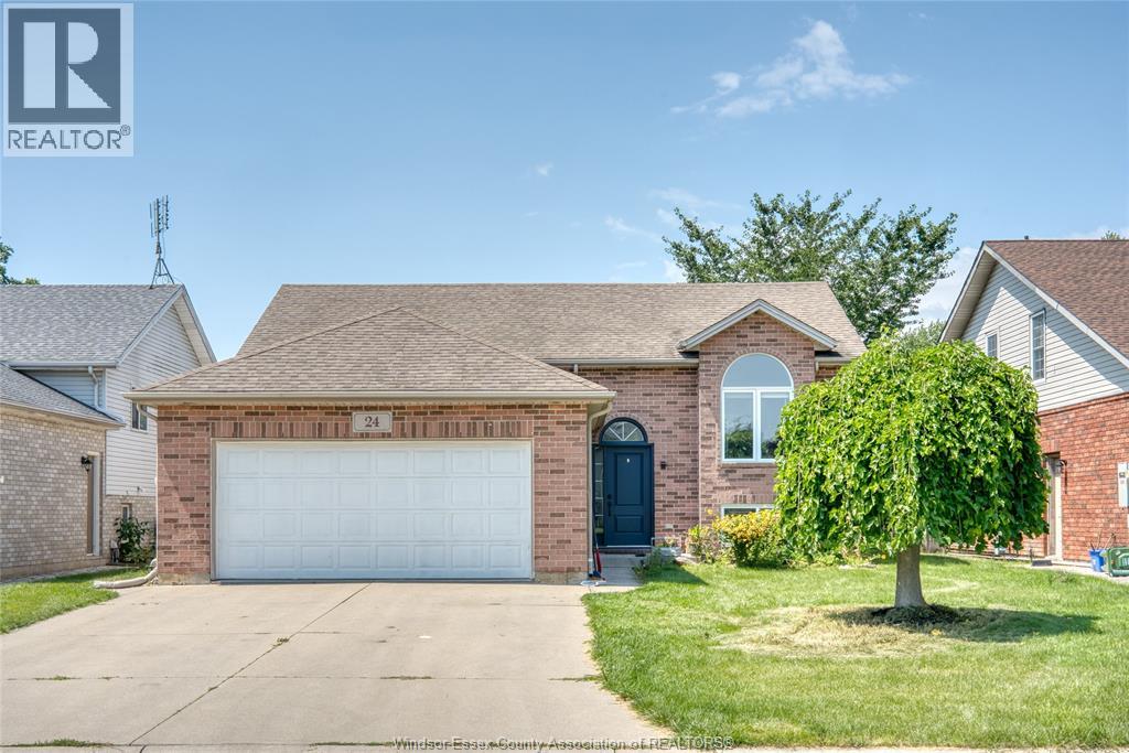 MLS# 26019337: 24 BRIARWOOD, Essex, Canada