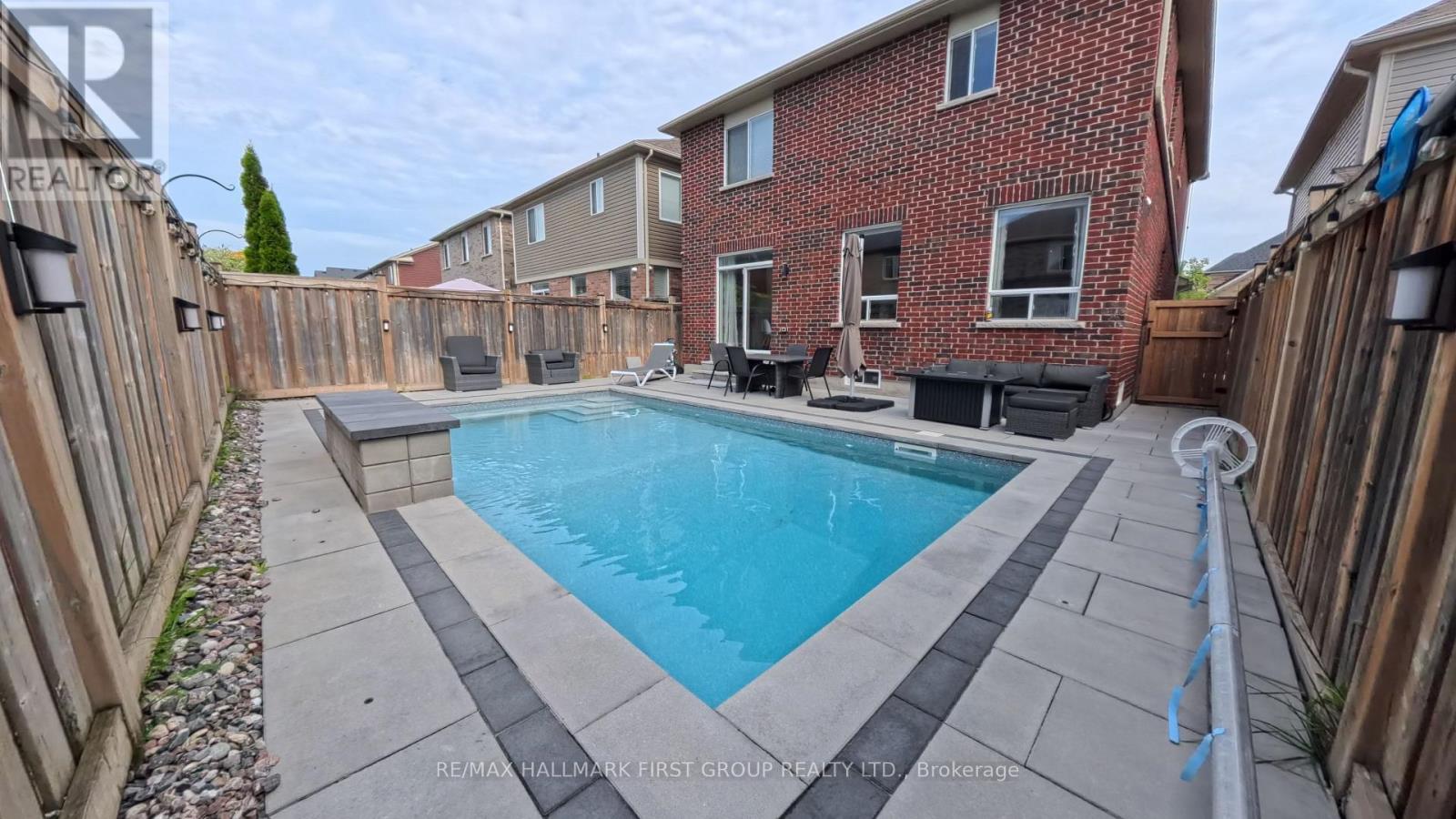 121 Blackwell Crescent, Oshawa, Ontario  L1L 0C1 - Photo 2 - E13213472