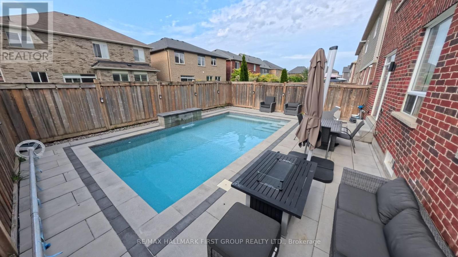 121 Blackwell Crescent, Oshawa, Ontario  L1L 0C1 - Photo 3 - E13213472