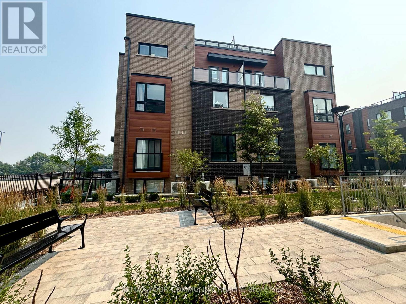 191 - 2-20 LYTHAM GREEN CIRCLE, Newmarket, Ontario