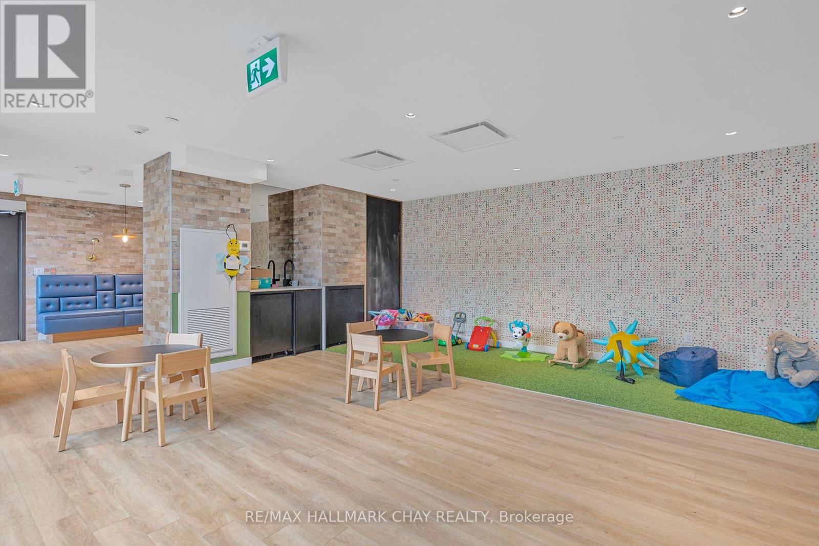 110 - 2300 St. Clair Avenue W, Toronto, Ontario  M6N 1K8 - Photo 19 - W13601488