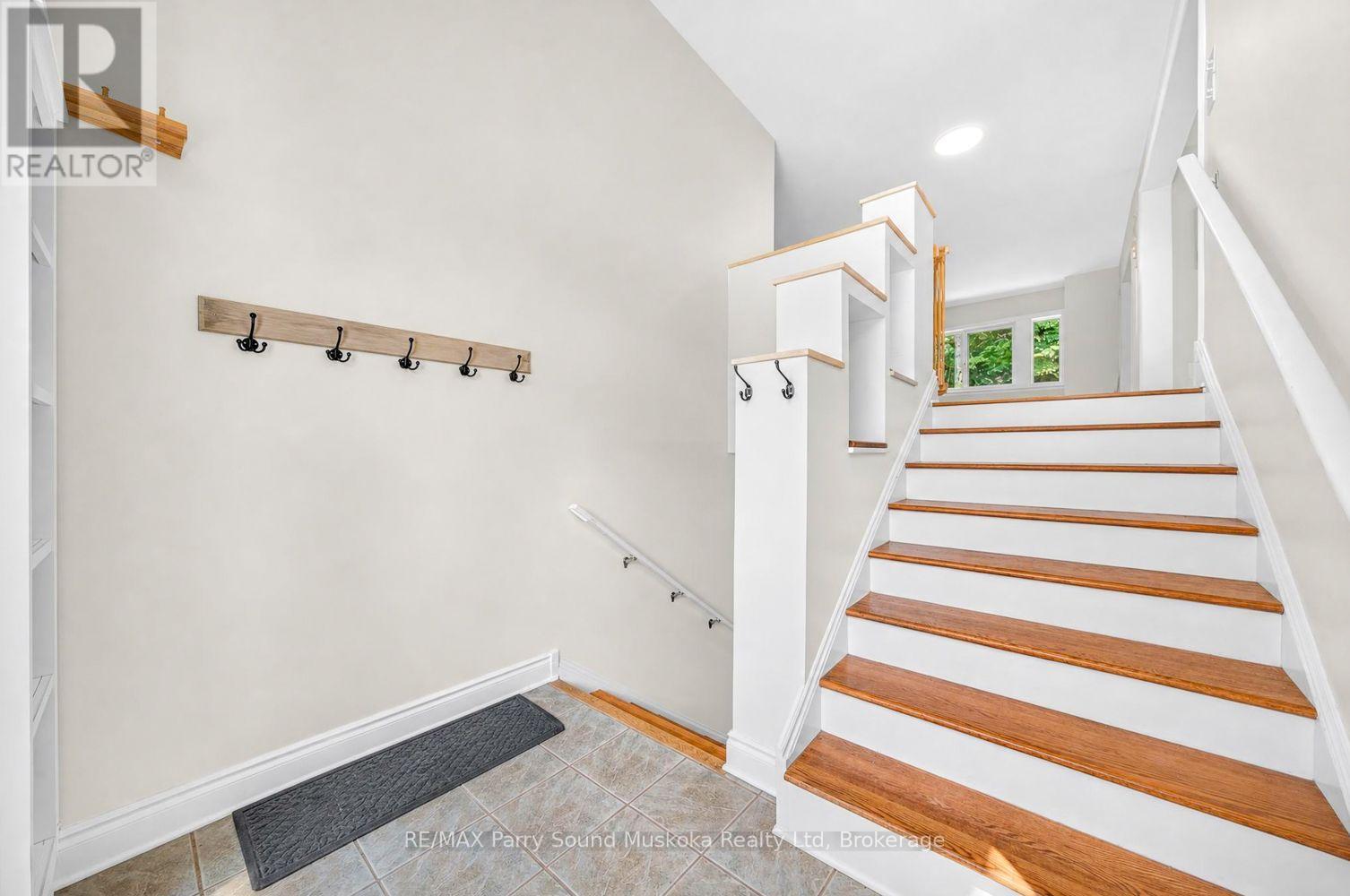 8 Mountain Basin Drive, Mcdougall, Ontario  P2A 2W9 - Photo 4 - X13656806