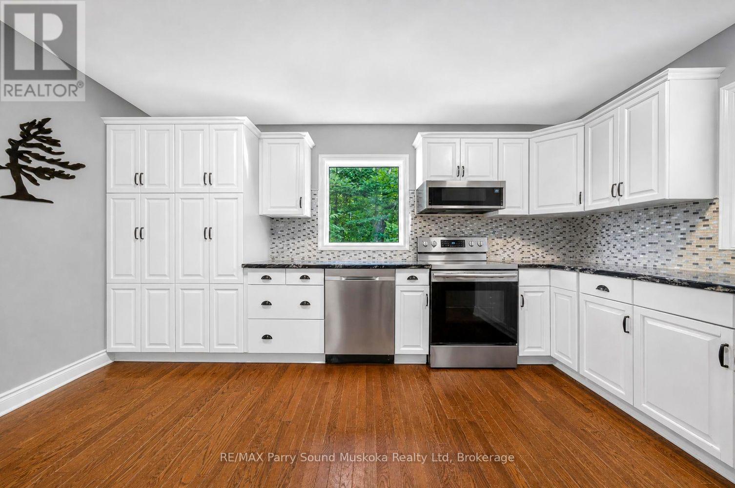 8 Mountain Basin Drive, Mcdougall, Ontario  P2A 2W9 - Photo 7 - X13656806