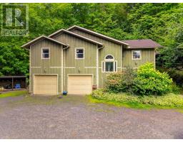 8 MOUNTAIN BASIN DRIVE, mcdougall, Ontario
