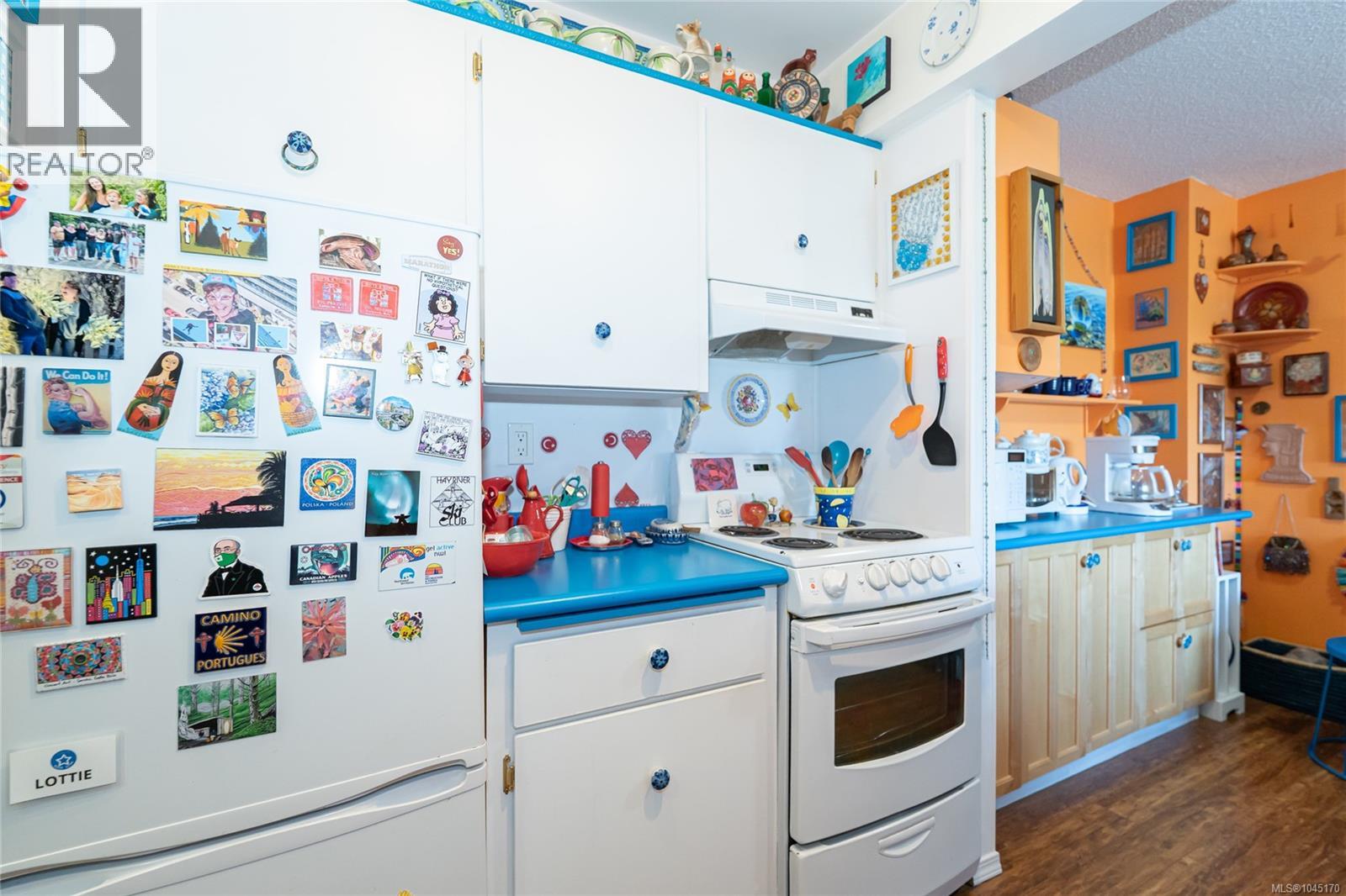418 964 Heywood St, Victoria, British Columbia  V8V 2Y5 - Photo 4 - 1045170