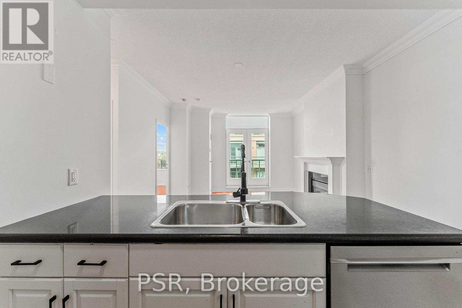 423 - 9 Boardwalk Drive, Toronto, Ontario M4L 6T1 - Photo 3 - E13656876