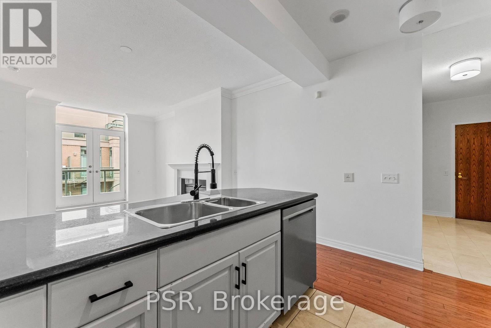 423 - 9 Boardwalk Drive, Toronto, Ontario M4L 6T1 - Photo 4 - E13656876