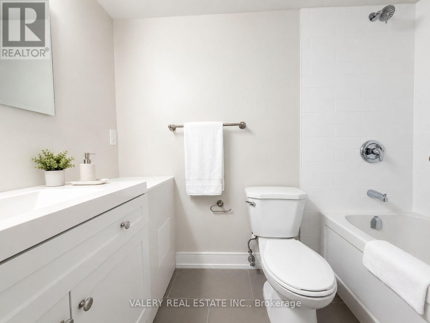 1217 - 75 Eastdale Avenue, Toronto, Ontario M4C 5N3 - Photo 8 - E13656938