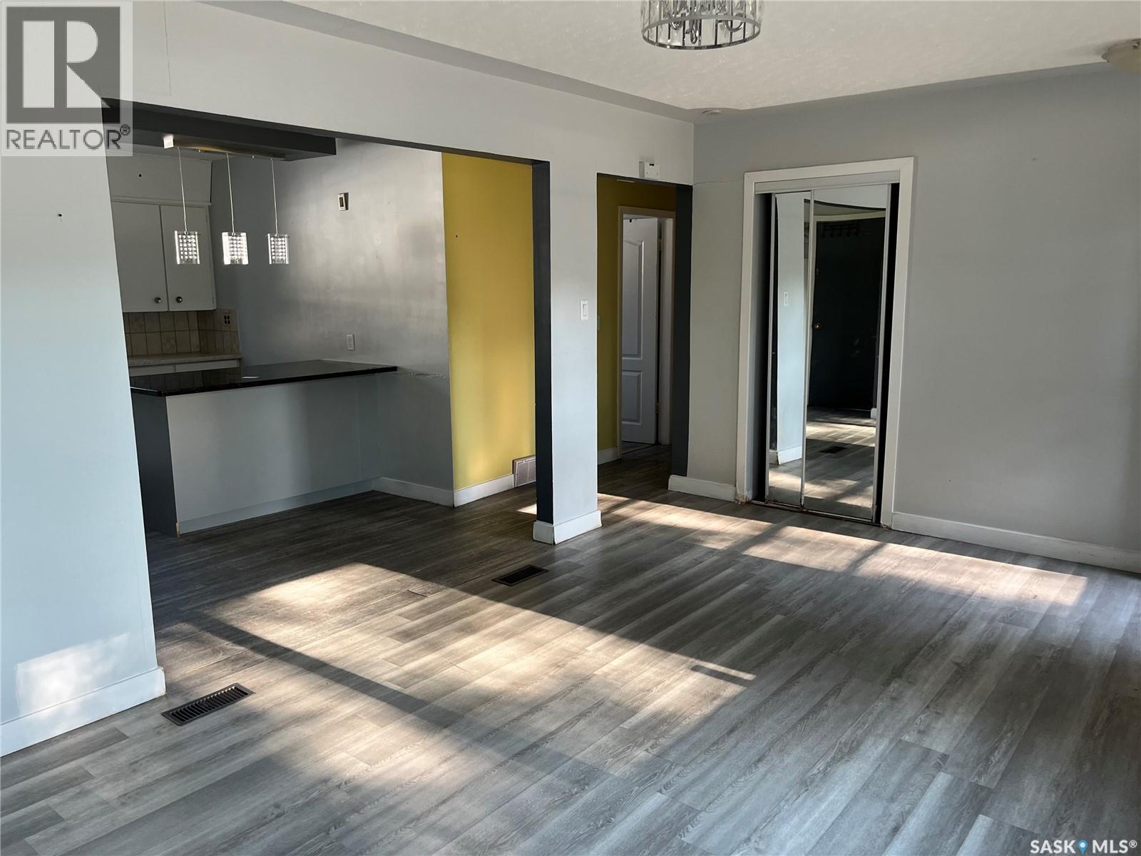 15 Ottawa Place, Regina, Saskatchewan  S4R 2V6 - Photo 5 - SK044835