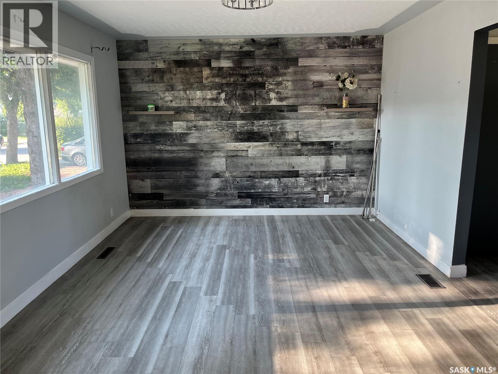 15 Ottawa Place, Regina, Saskatchewan  S4R 2V6 - Photo 4 - SK044835