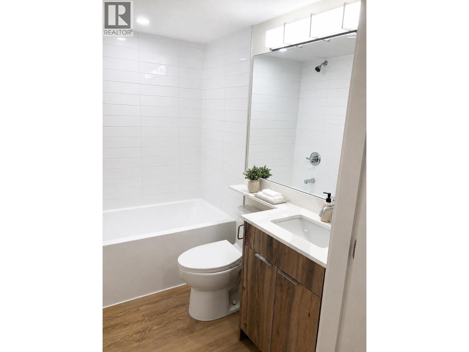 928 Commercial Drive, Vancouver, British Columbia  V5L 3W7 - Photo 5 - C8081112