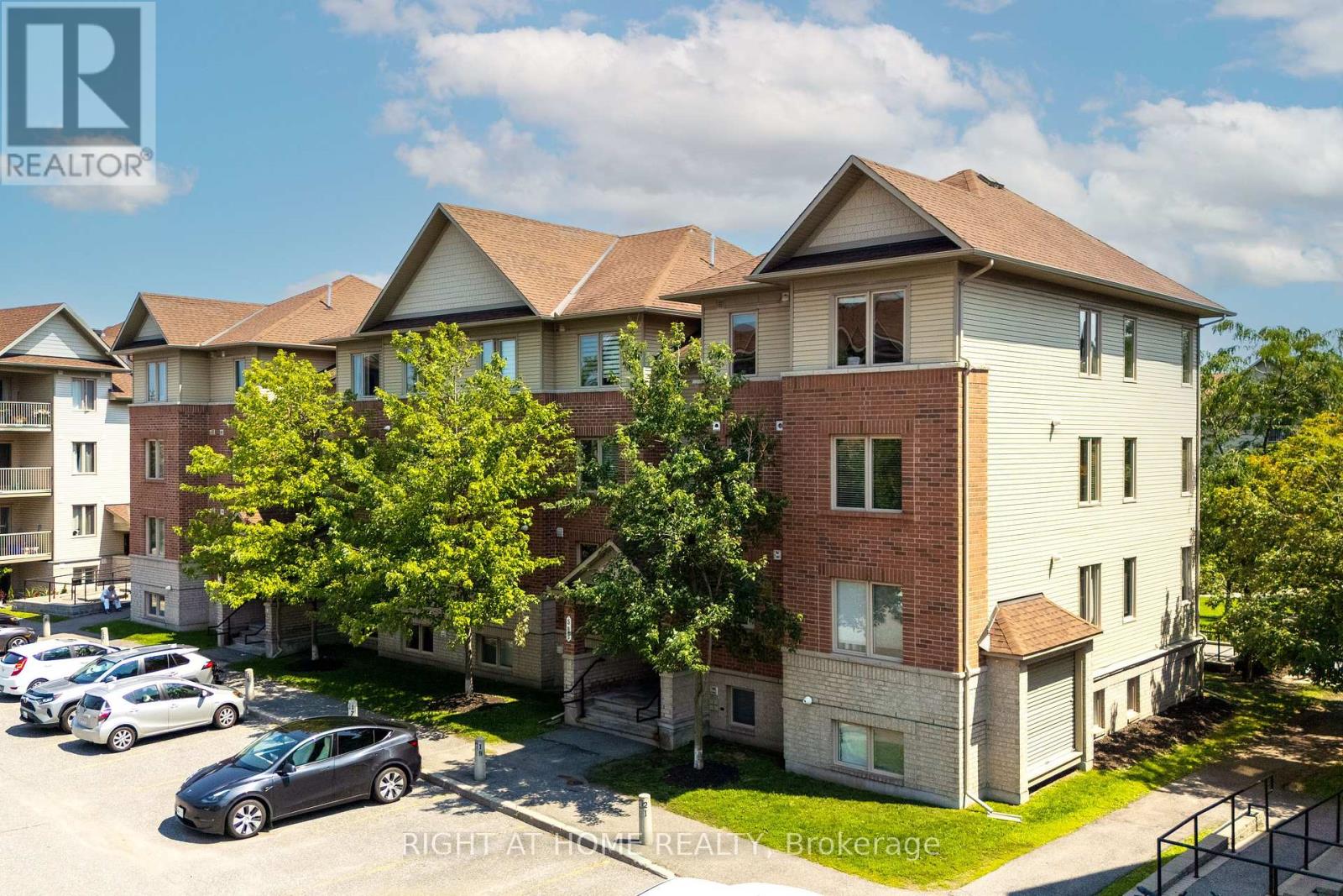 8 - 585 STONEFIELD PRIVATE, Ottawa, Ontario