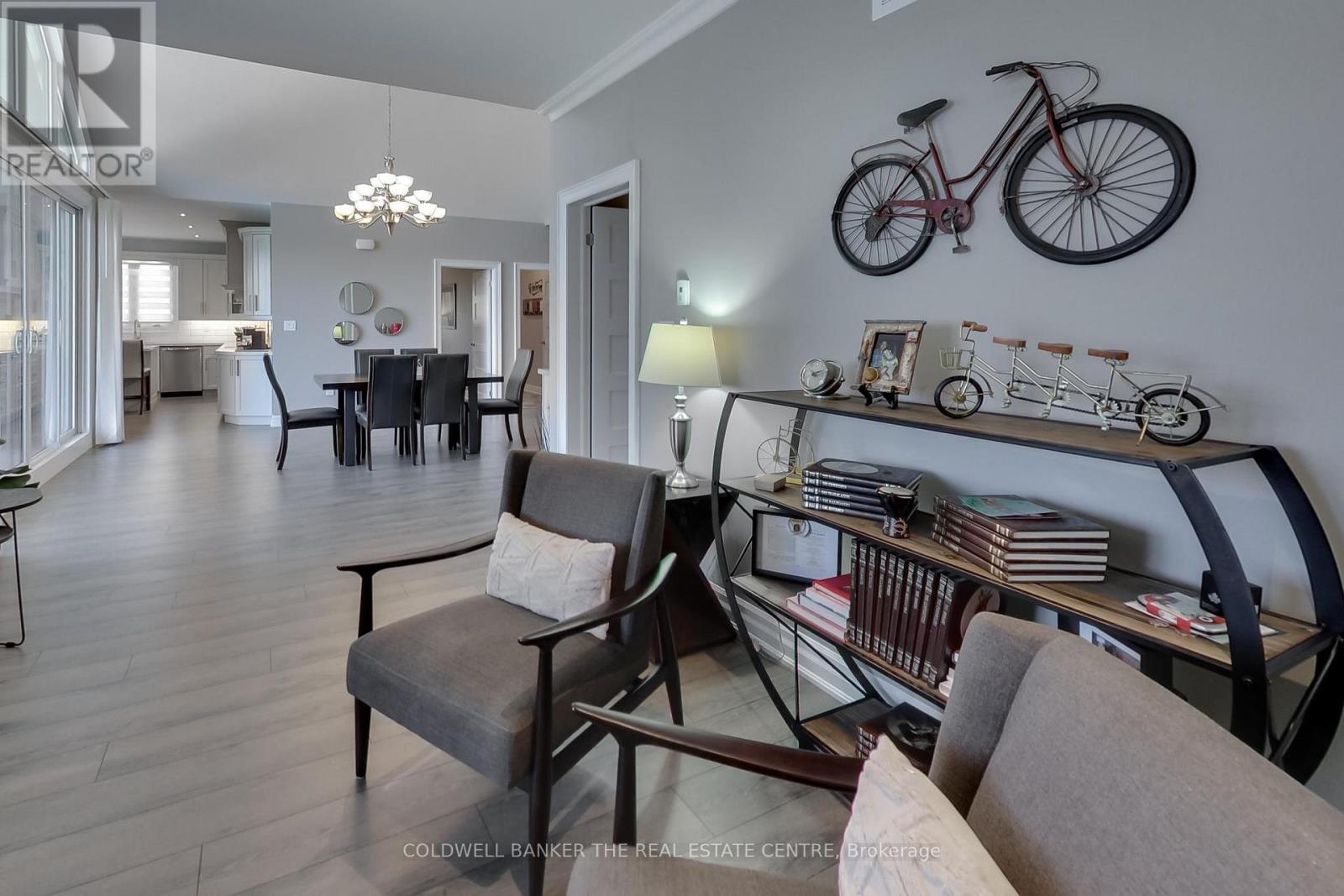 224 Lakeshore Road E, Oro-Medonte, Ontario  L0L 2E0 - Photo 14 - S13656792