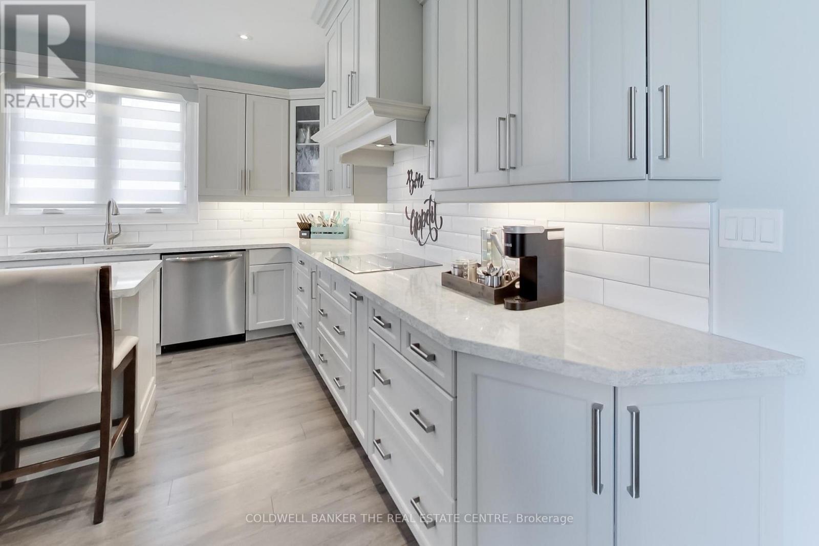 224 Lakeshore Road E, Oro-Medonte, Ontario  L0L 2E0 - Photo 5 - S13656792
