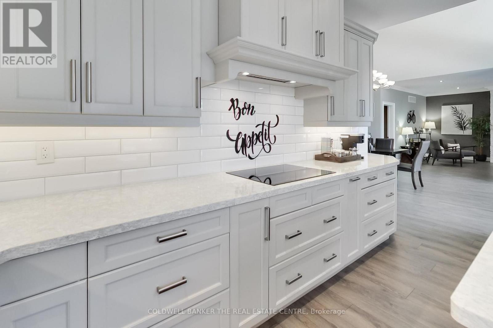 224 Lakeshore Road E, Oro-Medonte, Ontario  L0L 2E0 - Photo 7 - S13656792