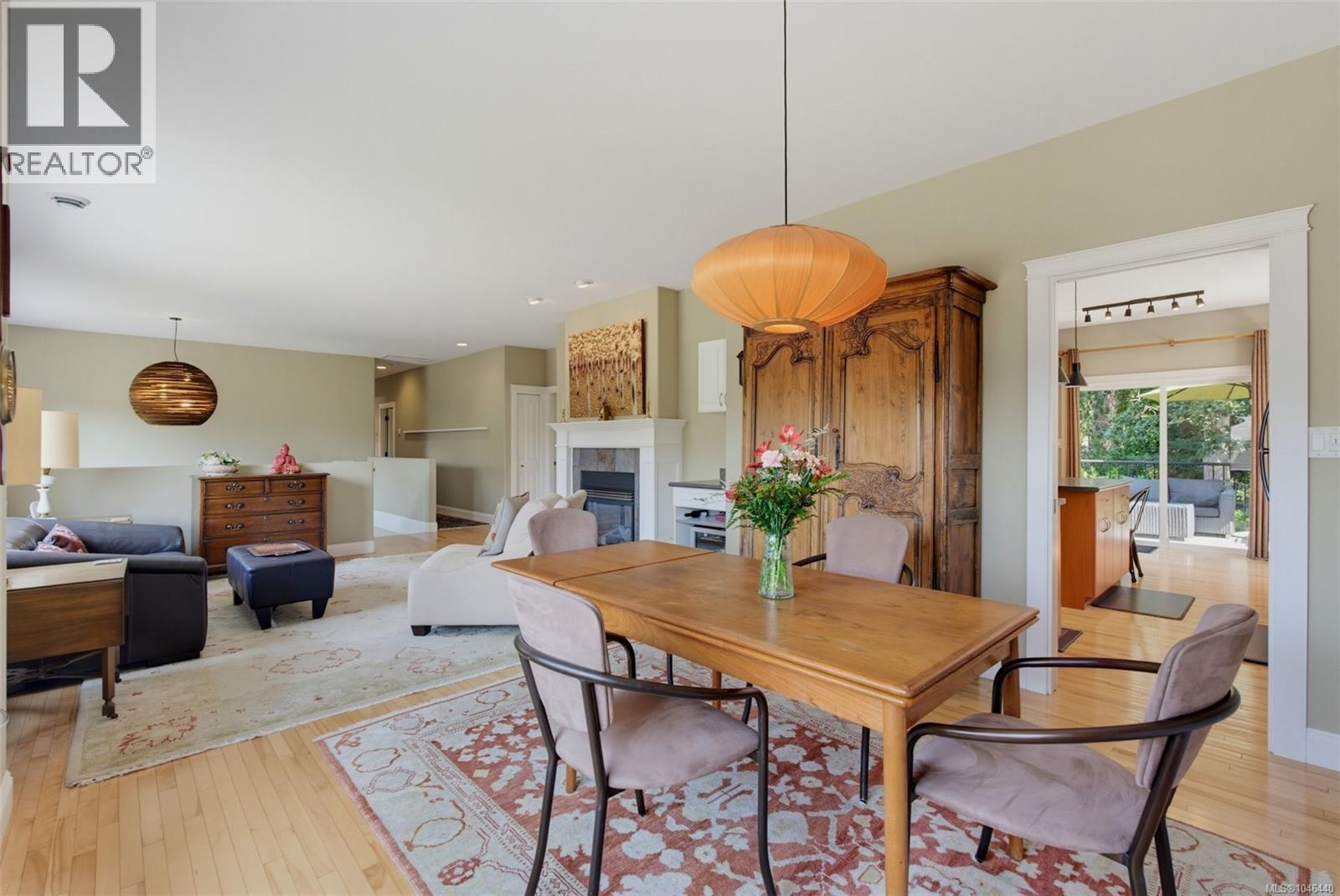 1489 Mt. Douglas Cross Rd, Saanich, British Columbia  V8X 3H6 - Photo 10 - 1046440