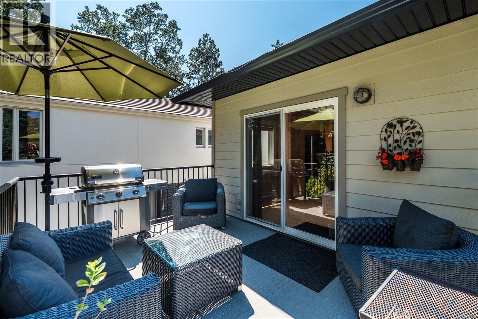 1489 Mt. Douglas Cross Rd, Saanich, British Columbia  V8X 3H6 - Photo 16 - 1046440