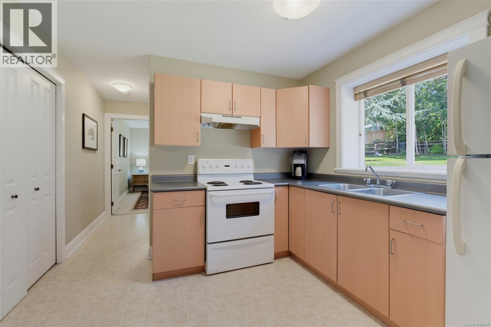 1489 Mt. Douglas Cross Rd, Saanich, British Columbia  V8X 3H6 - Photo 34 - 1046440