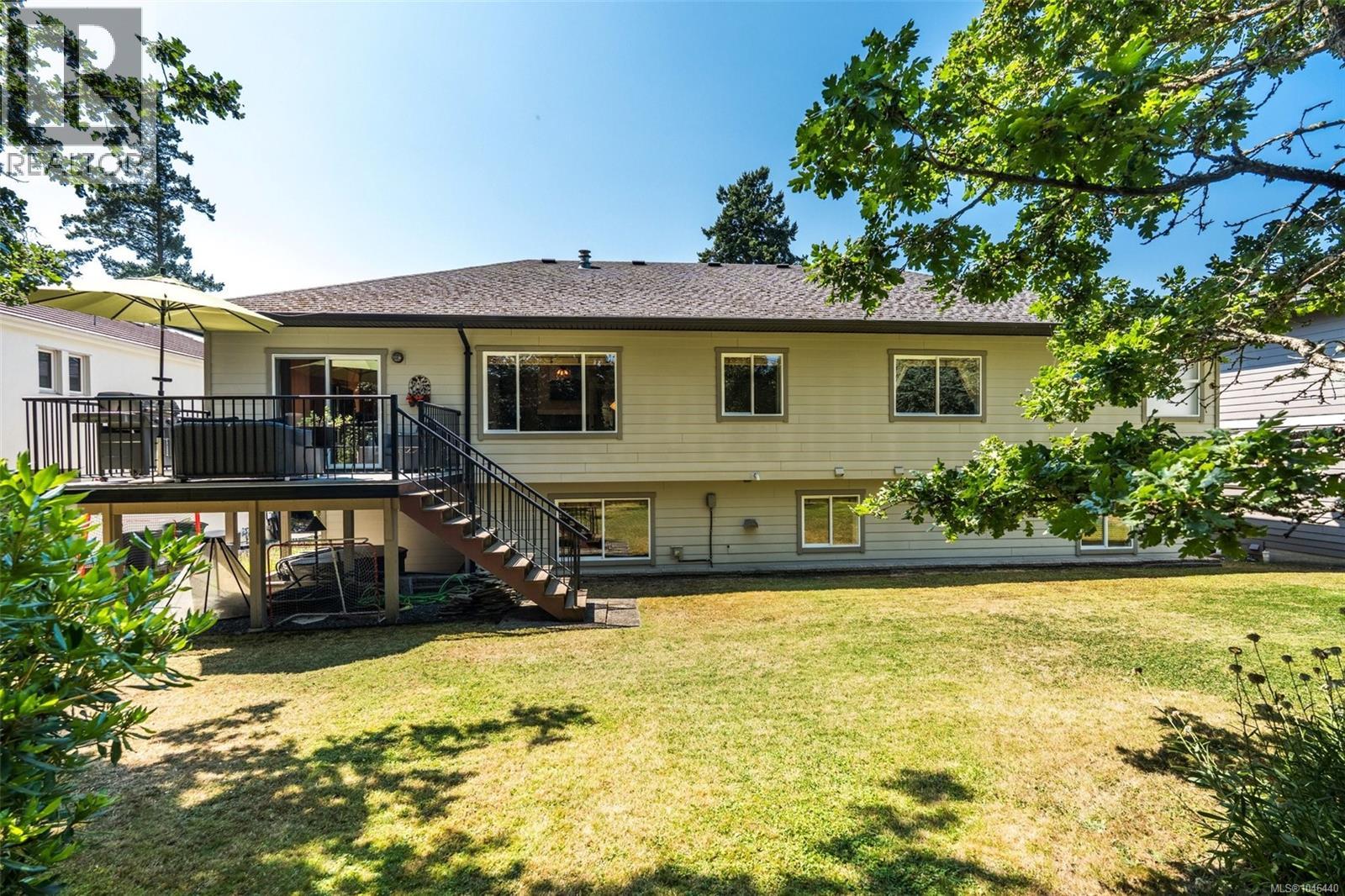 1489 Mt. Douglas Cross Rd, Saanich, British Columbia  V8X 3H6 - Photo 38 - 1046440