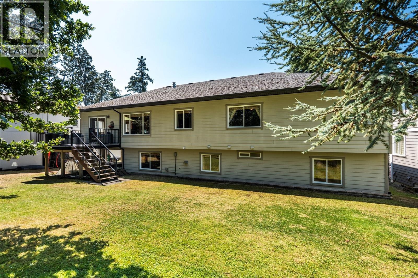 1489 Mt. Douglas Cross Rd, Saanich, British Columbia  V8X 3H6 - Photo 39 - 1046440
