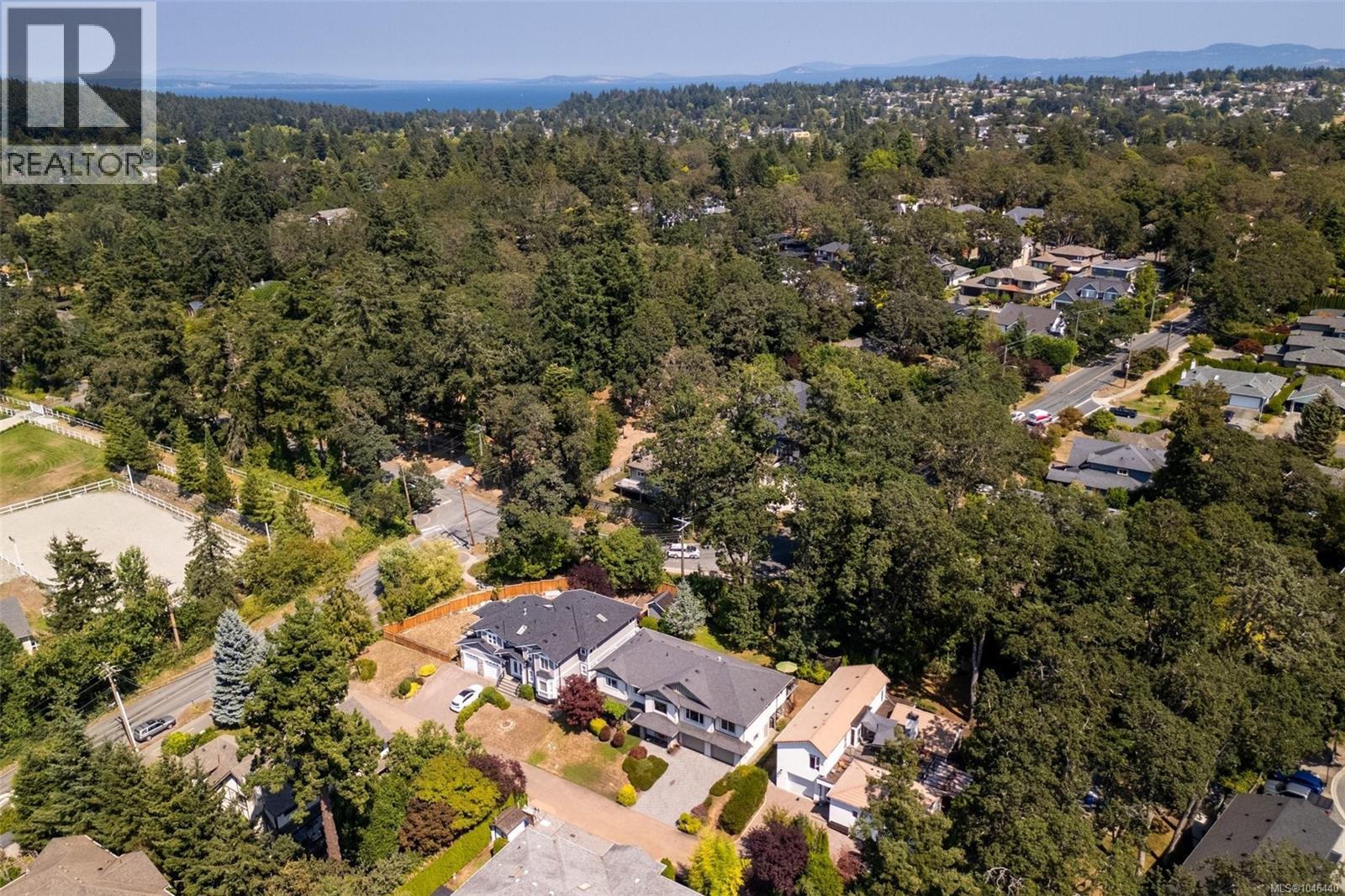 1489 Mt. Douglas Cross Rd, Saanich, British Columbia  V8X 3H6 - Photo 45 - 1046440