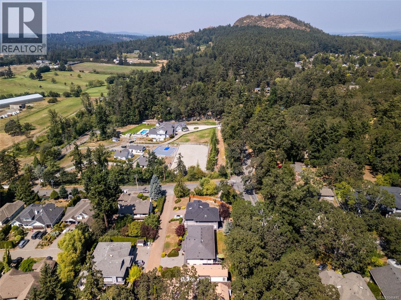 1489 Mt. Douglas Cross Rd, Saanich, British Columbia  V8X 3H6 - Photo 47 - 1046440