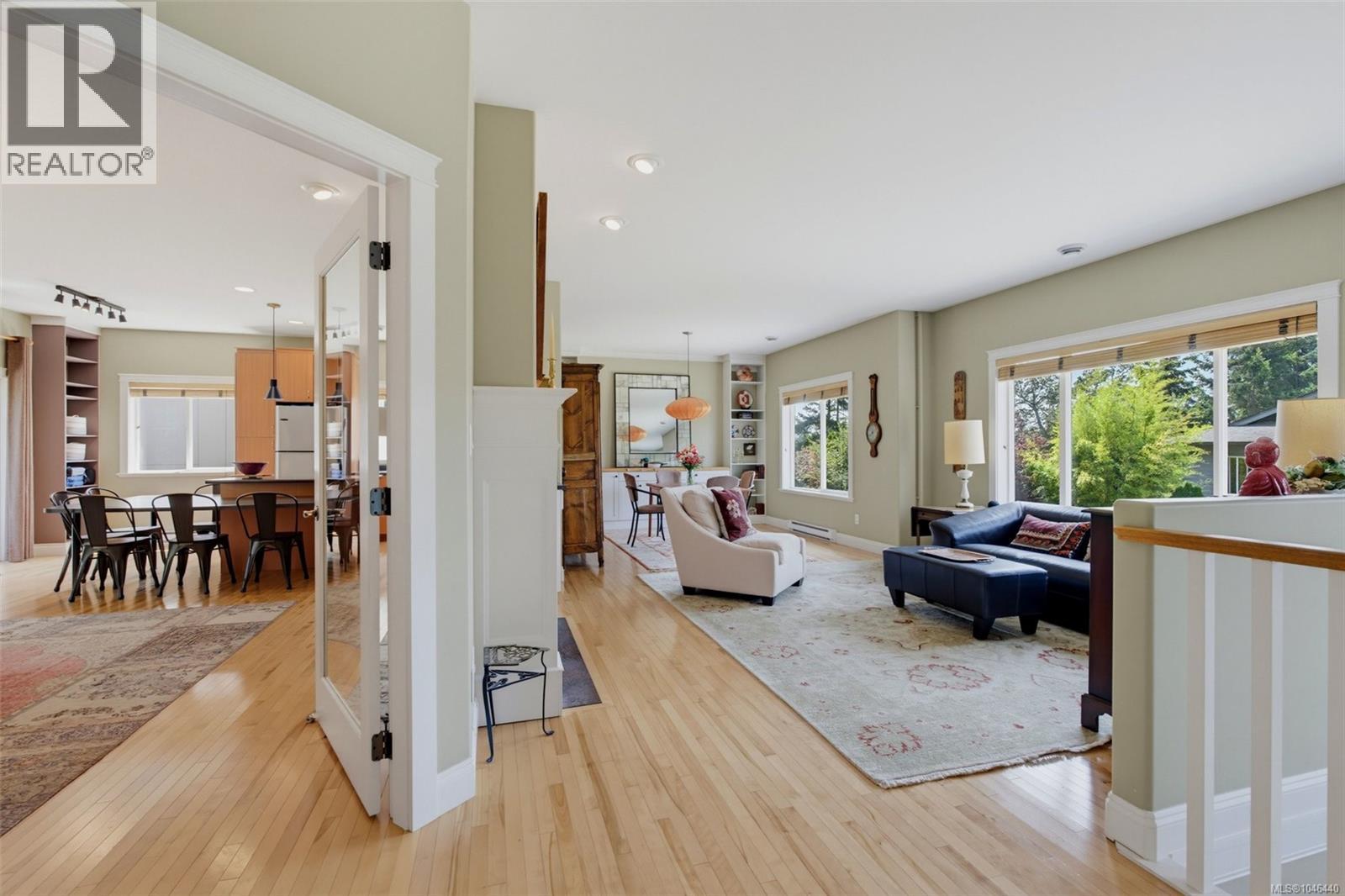 1489 Mt. Douglas Cross Rd, Saanich, British Columbia  V8X 3H6 - Photo 7 - 1046440