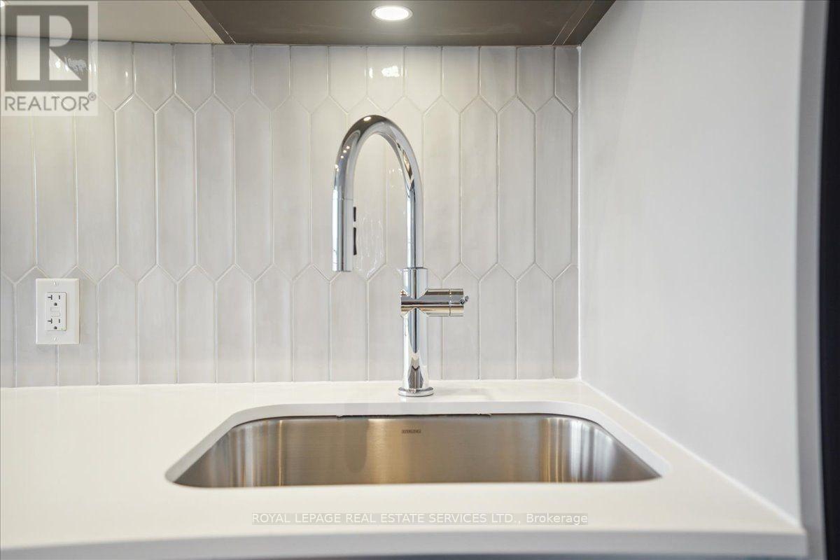 239 - 395 Dundas Street W, Oakville, Ontario  L6M 4M2 - Photo 11 - W13656890