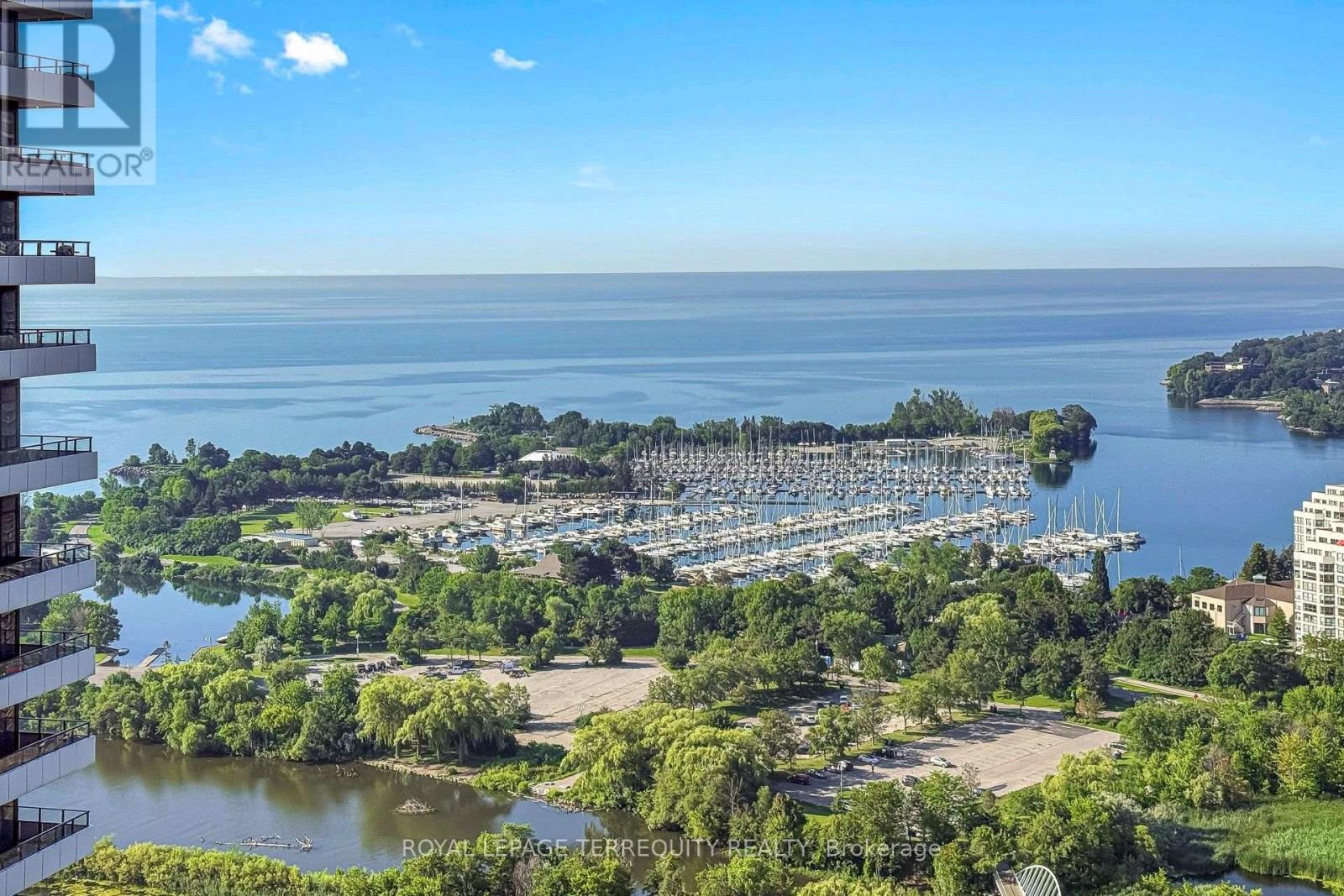 <div class="slider-price">$695,000</div><p>3111 - 33 Shore Breeze Drive, Toronto, Ontario</p>