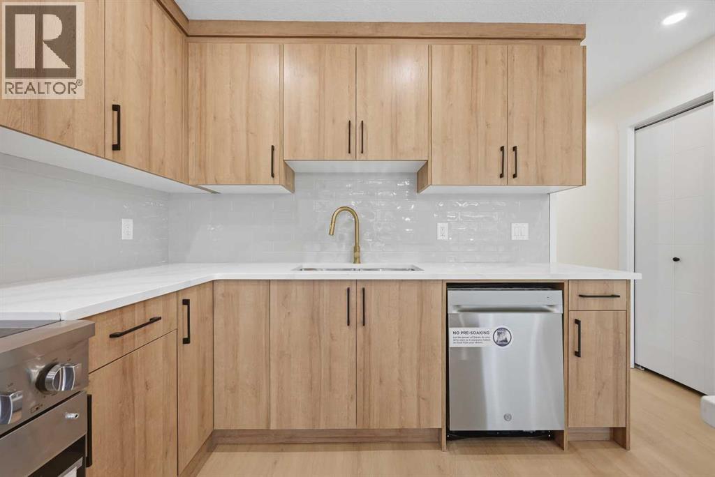 1387 Berkley Drive NW, Calgary, Alberta  T3K 1T5 - Photo 10 - A2336046
