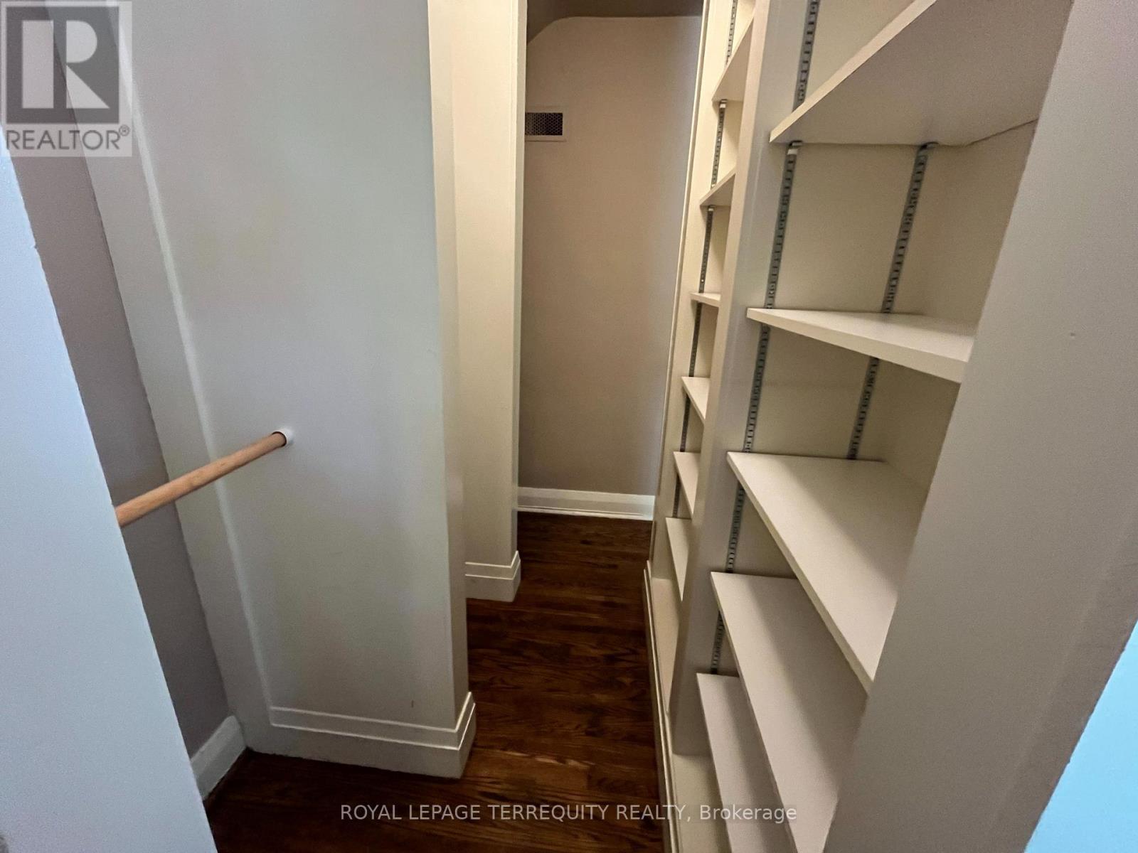 25 Halford Avenue, Toronto, Ontario  M6S 4G1 - Photo 11 - W13655642