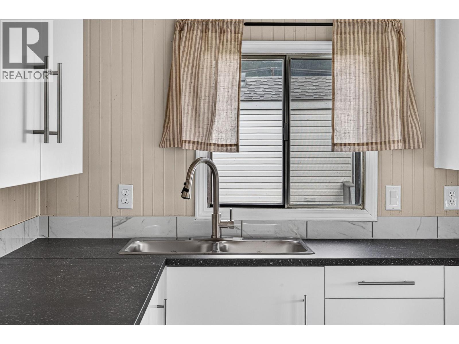 7555 Highway 43 Unit# D6, Sparwood, British Columbia  V0B 2G1 - Photo 19 - 10396567